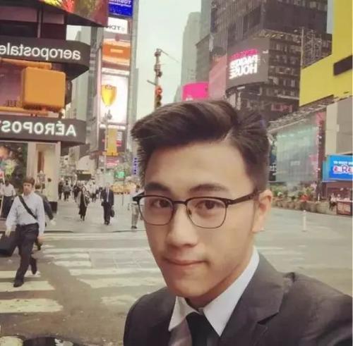 “赌王”儿子何猷君火了！靠的是智商！其父财富曾达80亿美元