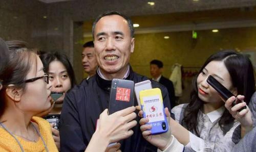 三会副主席亮相！从注册制推出到退市投资者赔付，谈的都是热点