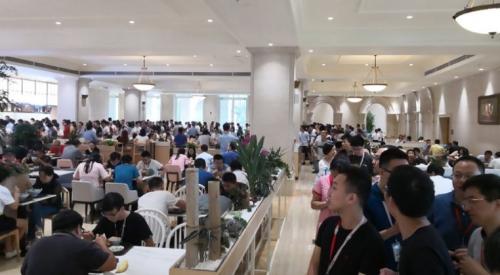 据传,任正非一直希望华为拥有像苹果公司或谷歌公司那样的环境