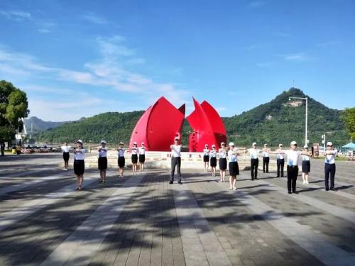 7·8专栏|新华保险宜昌中支“7·8扶贫健步走”活动展别样风采