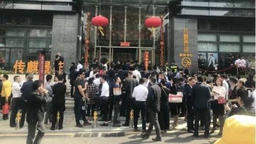 一天狂赚192倍 次日暴跌91.7%！期权这东西 什么人玩得起？