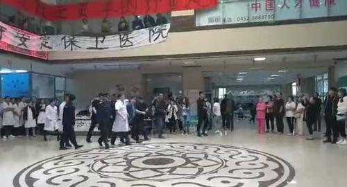 目击最狗血上市公司内斗：火力全开，蛋袭总裁，警方跨省抓人，两大高管遭立案