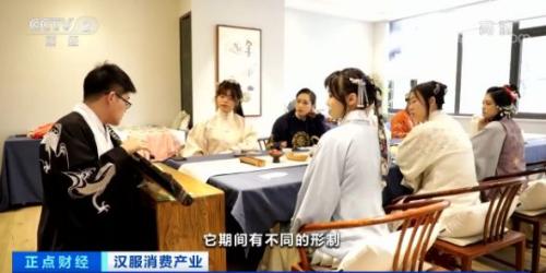 超20亿的年成交额！有年轻人竟不惜为它花费近十万？一个356万人追捧的大产业崛起了→