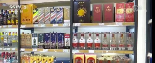 白酒“涨声”又起！一瓶白酒比去年贵100元，线上促销却优惠惊人！咋回事？