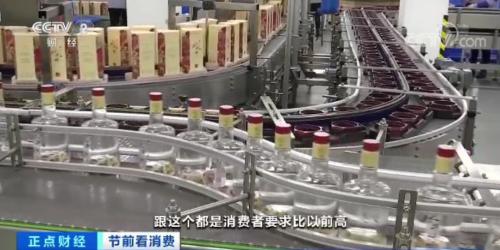 白酒“涨声”又起！一瓶白酒比去年贵100元，线上促销却优惠惊人！咋回事？
