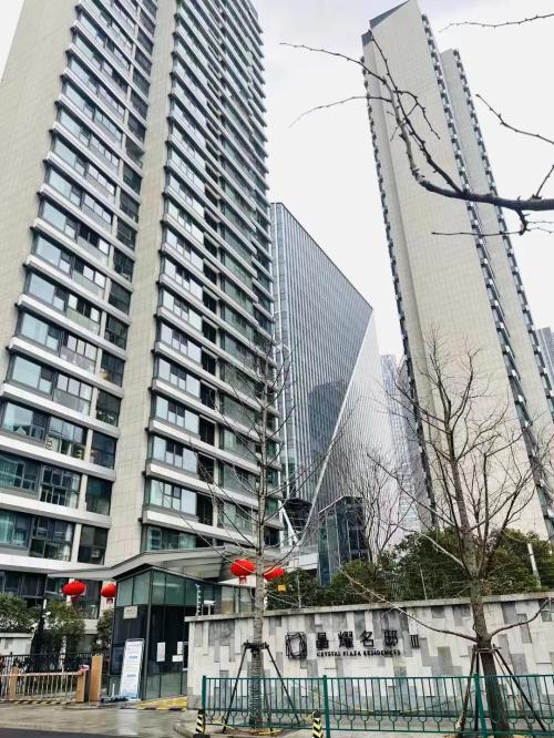 96套上海房产被查封，价值17亿，张庭的微商生意多赚钱？