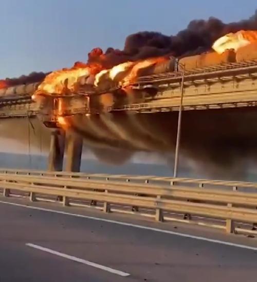 重大突发！克里米亚大桥爆炸，已致3人死亡！乌方：仅仅是“开始”！普京下令加强安保！这三个品种假期“霸